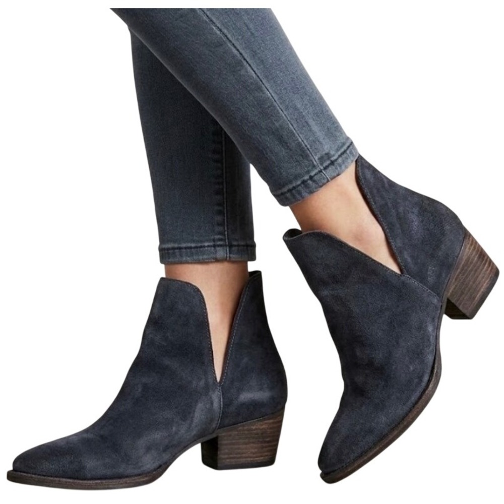 Free People Royale Flat Gray Suede Pointed Toe Cut Out Ankle Boots Size 9US
